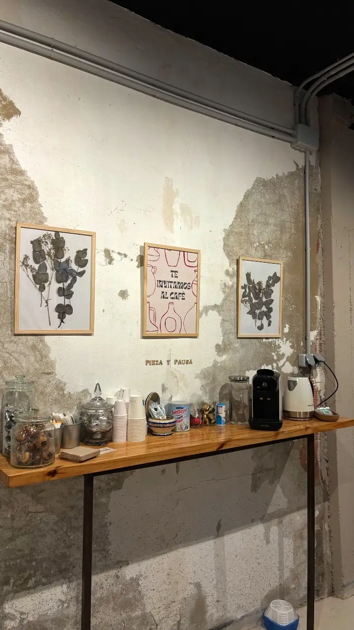 estudio-pintura-ceramica-alicante-pieza-y-pausa-cafe-v2