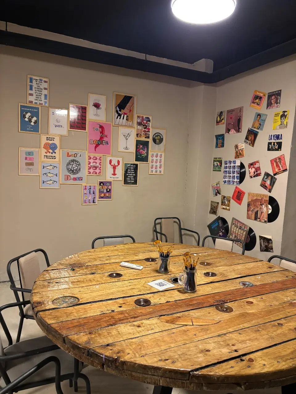 estudio-pintura-ceramica-alicante-pieza-y-pausa-mesa-trabajo